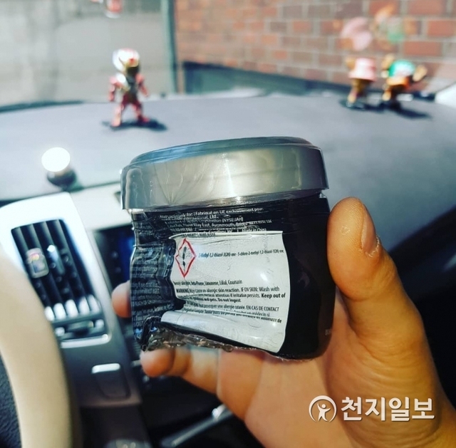 폭염에 녹은 차량용 캔들. (출처: 인스타그램) ⓒ천지일보 2018.8.15
