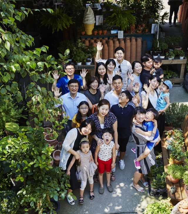 GC녹십자 임직원과 가족들이 경기도 용인에 위치한 지앤아트스페이스에서 ‘Connect+’ 프로그램에 참여하고 있다. (제공: GC녹십자) ⓒ천지일보 2018.8.17