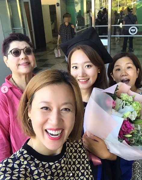 양희은-이성미, 박미선♥이봉원 딸 대학교 졸업식 참석 인증샷 (출처: 박미선 인스타그램)