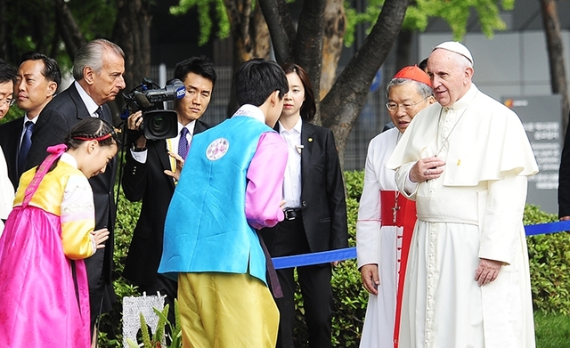 2014년 8월 한국을 방한한 프란치스코 교황이 서소문순교성지를 방문해 참배했다. (출처: 약현성당 홈페이지)