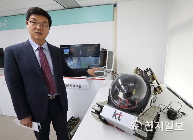 KT 융합기술원 기술전략담당 윤진현 상무가 6일 서초구 kt 연구개발센터에서 ‘KT 5G 오픈랩’에 대해 설명하고 있다. (제공: KT) ⓒ천지일보 2018.9.6