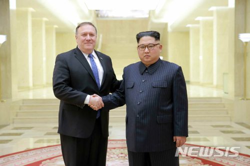 북한 노동신문은 지난 5월 9일 김정은 노동당 위원장 겸 국무위원장이 폼페이오 미국 국무장관을 접견했다고 보도했다. (출처: 뉴시스)
