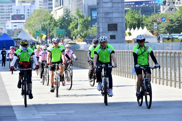 성남시는 최근 ㈜DB손해보험에 3억 4000만원의 보험금을 내고 ‘성남시민 자전거 보험’에 관한 재계약을 했다고 12일 밝혔다. (제공: 성남시)