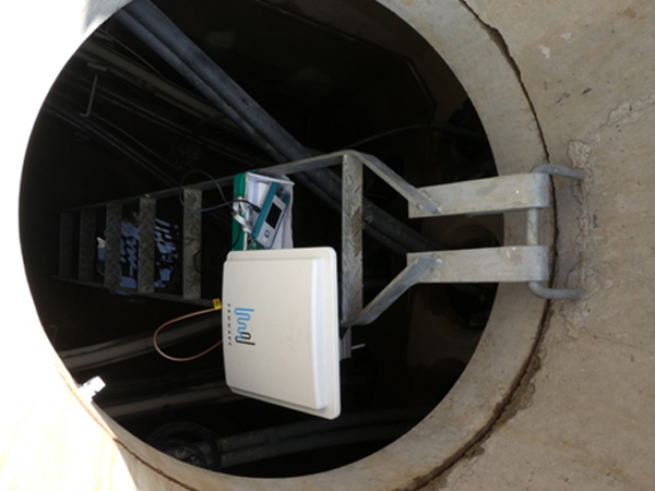 지하 맨홀에 설치되어 있는 ㈜쏘우웨이브사의 SOMPA 안테나 모습.