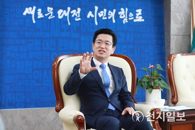 인터뷰하는 허태정 대전시장. (제공: 대전시) ⓒ천지일보 2018.10.8