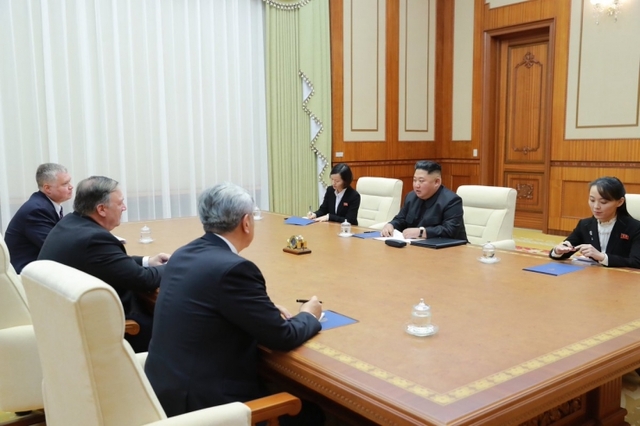 7일 마이크 폼페이오 미 국무장관이 김정은 북한 국무위원장과 회담을 갖고 있다.  (출처: 마이크 폼페이오 미 국무장관 트위터)