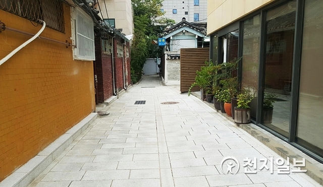 ‘한옥 골목길 시범사업’이 추진된 서울 종로구 통인동 공사 후 모습 (제공: 종로구)