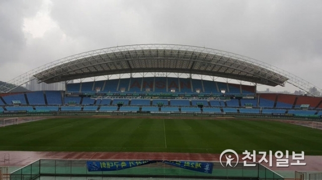 Ansan-Wa stadium, which is under controversy for 'religiously-biased administration' due to constant calls for cancellation of hire for the 918 World Peace Festival. ⓒ천지일보