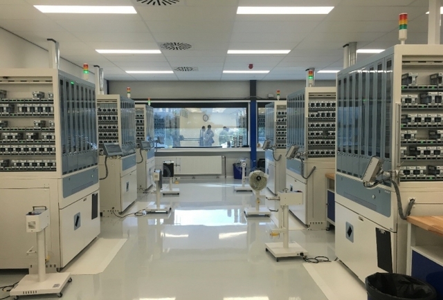 유럽 최대의 조제 공장형 약국에서 제이브이엠의 NSP를 사용하고 있는 모습. (제공: 한미약품) ⓒ천지일보 2018.11.6