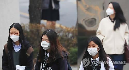 마스크 쓴 학생들. (출처: 연합뉴스)