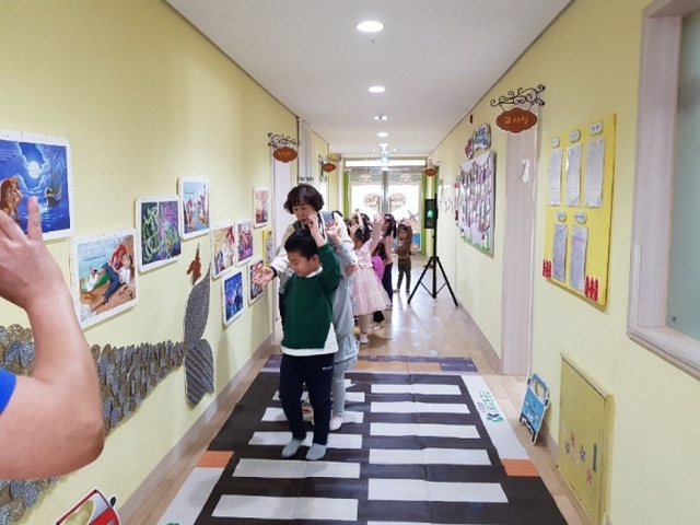 전남 보성군이 어린이를 대상으로 교통안전교육을 하고 있다. (제공:보성군) ⓒ천지일보 2018.11.16