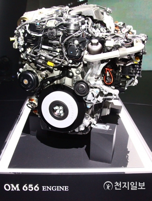벤츠 CLS 400d 4메틱에 장착된 OM656 엔진. ⓒ천지일보 2018.11.20