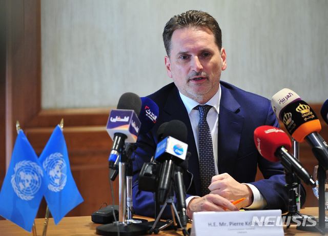 19일(현지시간) 피에르 크레엔뷜 UNRWA(유엔팔레스타인난민기구) 대표가 사해 크라운플라자호텔에서 기자회견을 하고 있다. (출처: 뉴시스)