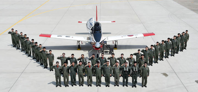 26일 국산 기본훈련기 KT-1을 이용하는 공군 제3훈련비행단이 30만 시간 무사고 비행기록을 달성했다. 3훈련비행단 모습 자료사진 (출처: 공군)