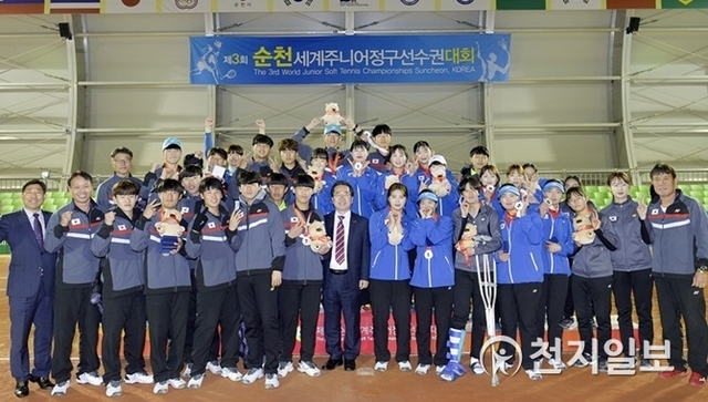 제3회 순천 세계주니어정구선수권 대회에 참가한 한국선수단. (제공: 순천시) ⓒ천지일보 2018.11.26