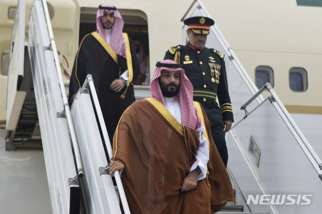 사우디아라비아 언론인 자말 카슈끄지 살해 사건의 배후로 의심받는 무함마드 빈 살만 사우디 왕세자가 주요20개국(G20) 정상회의에 참석차 29일(현지시간) 아르헨티나 수도 부에노스아이레스에 도착했다. (출처: 뉴시스)