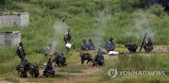 발사되는 박격포 (출처: 연합뉴스)