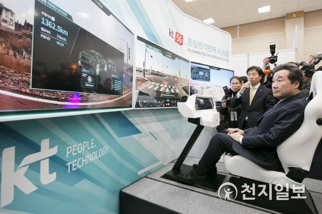 KT가 한국교통안전공단이 주관하는 5G 네트워크 기반의 국내 최초 자율주행 실험도시 ‘K-City’를 공동으로 구축하고 자율주행 원격관제 시스템 ‘5G 리모트콕핏’을 처음으로 공개했다고 10일 밝혔다. (제공: KT) ⓒ천지일보 2018.12.10