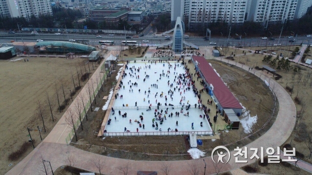 도솔광장 동계 야외스케이트장 모습. (제공: 천안시) ⓒ천지일보 2018.12.13