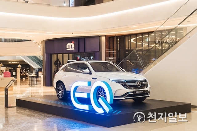 메르세데스-벤츠 코리아가 18일부터 20일까지 3일간 스타필드 하남 1층에 EQ 브랜드 최초의 순수 전기차 ‘더 뉴 EQC’를 전시한다. (제공: 메르세데스-벤츠 코리아) ⓒ천지일보 2019.1.18