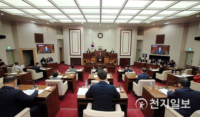 경북 구미시의회 의원들이 정례회를 하고 있다. (제공: 구미시의회) ⓒ천지일보 2019.1.21