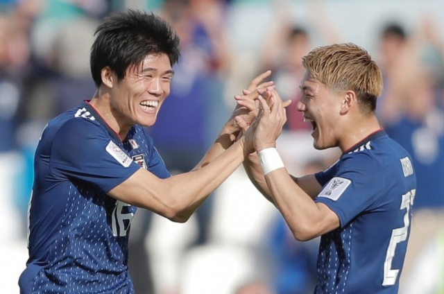 일본이 21일(한국시간) 사우디아라비아를 1-0으로 꺾고 8강에 진출했다. 일본은 오는 24일 박항서 감독이 지휘하는 베트남과 8강 전을 벌인다. 사진은 일본 선수들이 사우디를 꺾고 환호하는 모습 (출처: AFC 홈페이지) 2019.1.21