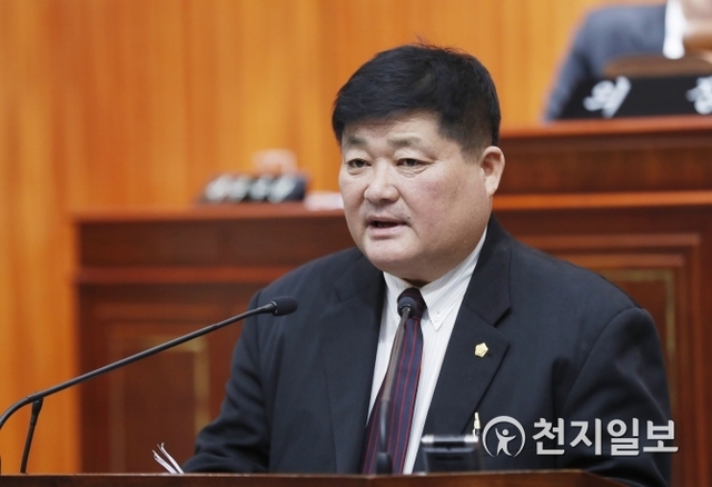 김성곤 군산시의회 의원이 22일 열린 2019년도 새해 첫 제215회 임시회에서 5분 발언을 하고 있다. (제공: 군산시의회) ⓒ천지일보 2019.1.22