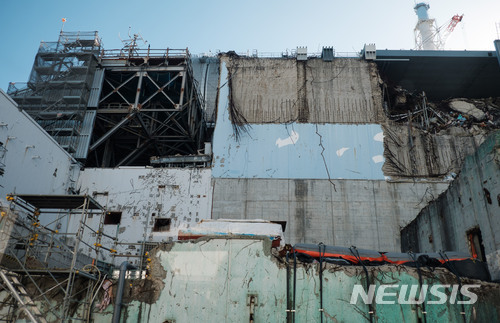 14일 방문한 후쿠시마 제1원전에는 수소폭발로 떨어져 나간 원자로 벽의 일부가 그대로 남아있는 등 2011년 후쿠시마 원전 사고의 상흔이 7년이 지난 지금도 여전히 남아있다.사진은 공동취재단이 제공한 것이다. (출처: 뉴시스)