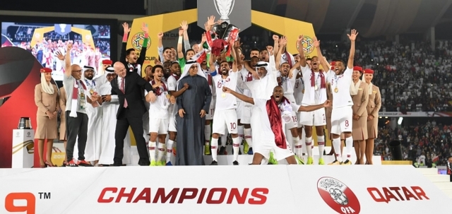 1일 아랍에미리트(UAE) 아부다비에 위치한 자예드 스포츠 시티 스타디움에서 열린 2019 아시아축구연맹(AFC) 아시안컵 결승에서 일본을 3-1로 이기고 우승을 차지한 카타르 선수들과 관계자들이 기뻐하고 있다. (출처: AFC공식홈페이지) ⓒ천지일보 2019.2.2