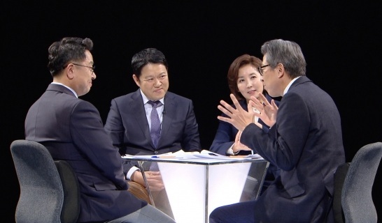 ‘썰전’에 출연한 자유한국당 나경원 원내대표. (출처: JTBC)