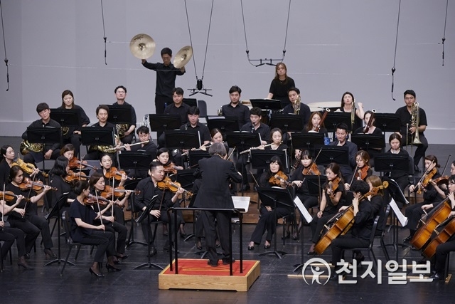DJAC 청년오케스트라의 연주 모습. (제공: 대전예술의전당) ⓒ천지일보 2019.2.11
