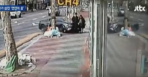 첫 데이트 사망사고… CCTV 보니 ‘머스탱 차량이 손잡고 걷는 연인을 뒤에서’ (출처: JTBC)
