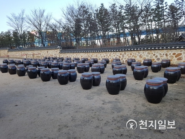 인천 월미공원 전통 장담그기 행사장의 항아리. (제공: 인천시) ⓒ천지일보 2019.2.15