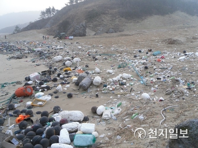수거 전인 해양쓰레기. (제공: 신안군) ⓒ천지일보 2019.3.12
