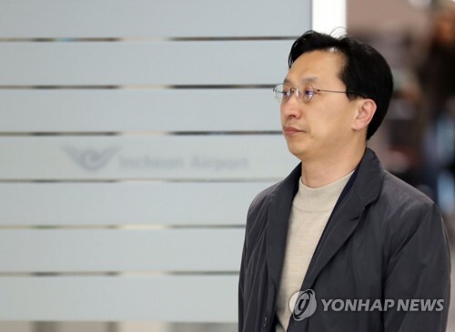 (영종도=연합뉴스) 미국을 방문했던 김태진 외교부 북미국장이 22일 오후 인천공항을 통해 귀국하고 있다.