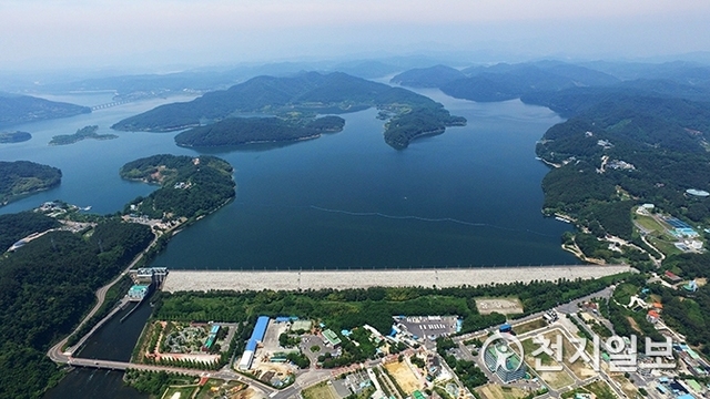진양호 전경. 진양호는 서부경남 7개 시·군에 생활·농업·공업용수를 공급하는 젖줄 역할을 하고 있다. (제공: 진주시) ⓒ천지일보 2019.3.23