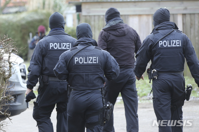독일 경찰 테러 공격 의심 이슬람극단주의자 10명 체포(출처 : 뉴시스)