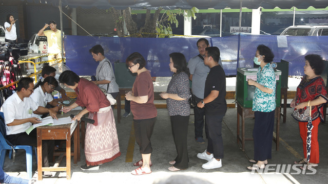 태국 방콕에서 24일 유권자들이 총선에 참여하고 있다. (출처: 뉴시스)