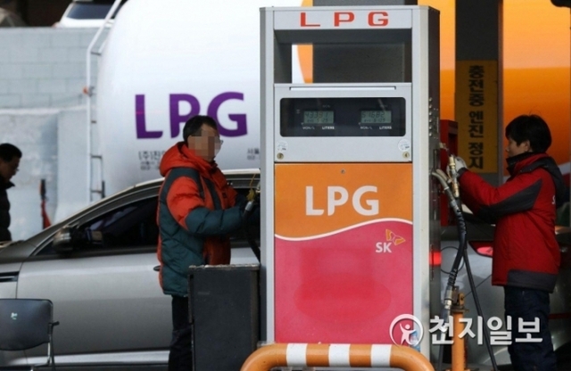 [천지일보=남승우 기자] 13일 열린 국회 본회의에서 일반인도 LPG 차량을 구매할 수 있도록 하는 내용을 골자로 한 ‘액화석유가스의 안전관리 및 사업법 일부 개정법률안’이 의결됐다. 사진은 이날 서울 시내의 한 액화석유가스(LPG) 충전소의 모습. ⓒ천지일보 2019.3.13