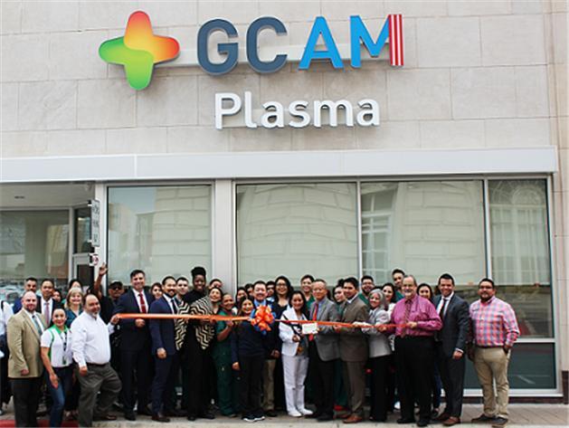 GCAM 직원들이 미국 텍사스주 브라운즈빌에 위치한 GCAM 신규 혈액원 앞에서 기념 촬영을 하고 있다. (제공: GC녹십자) ⓒ천지일보 2019.3.26