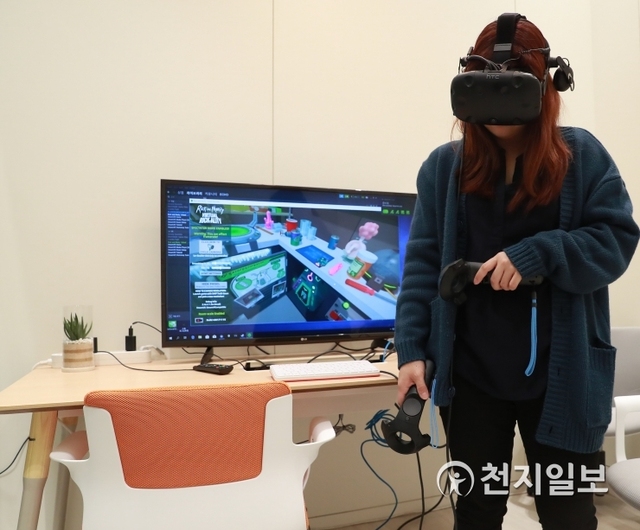 [천지일보=안현준 기자] 3일 오후 서울 강서구 LG마곡사옥 이노베이션 랩 VR개발존에서 한 관계자가 VR개발을 연구하고 있다. ⓒ천지일보 2019.4.3