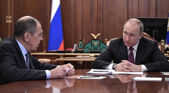 2일(현지시간) 러시아 블라디미르 푸틴 대통령과 세르게이 라브로프 외무장관이 대화를 하고 있다. 자료 사진. (출처: 러시아 외무부 홈페이지) 2019.2.3
