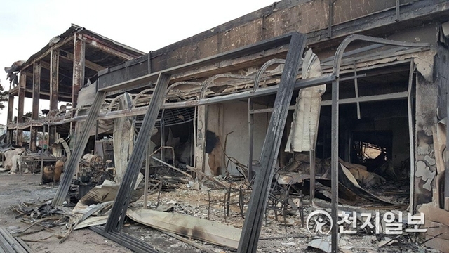 [천지일보=박준성 기자] 강원도 강릉·고성·인제 지역에 산불이 발생한 가운데 6일 피해지역 가옥들이 불에 타 무너져 있다. ⓒ천지일보 2019.4.6