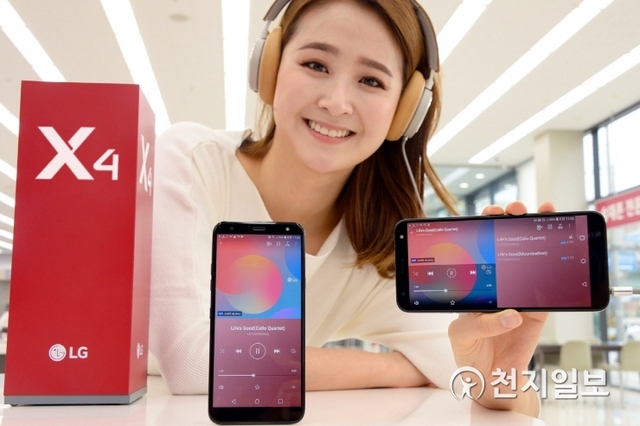 LG전자가 오는 26일 국내 이동통신3사를 통해 고성능 멀티미디어 기능과 다양한 편의기능을 갖춘 LG X4를 선보인다고 21일 밝혔다. 출고가는 29만 7000원이다. (제공: LG전자) ⓒ천지일보 2019.4.21