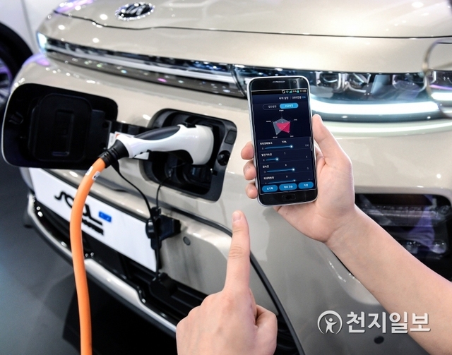 현대·기아자동차가 스마트폰으로 전기차의 성능과 효율성, 운전감 등을 조절할 수 있는 ‘모바일 기반 전기차 튠업(Tune-Up)’ 기술을 세계 최초로 개발했다고 22일 밝혔다. (제공: 현대·기아자동차) ⓒ천지일보 2019.4.22