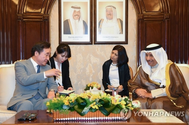 이낙연 국무총리가 1일(현지시간) 쿠웨이트 바얀궁에서 자베르 알-사바 총리와 회담을 하고 있다. (출처: 연합뉴스)
