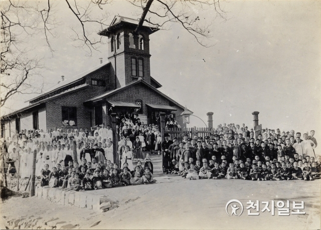 강화교회(1892, 감리교 테일러 선교사 촬영) ⓒ천지일보 2019.5.3