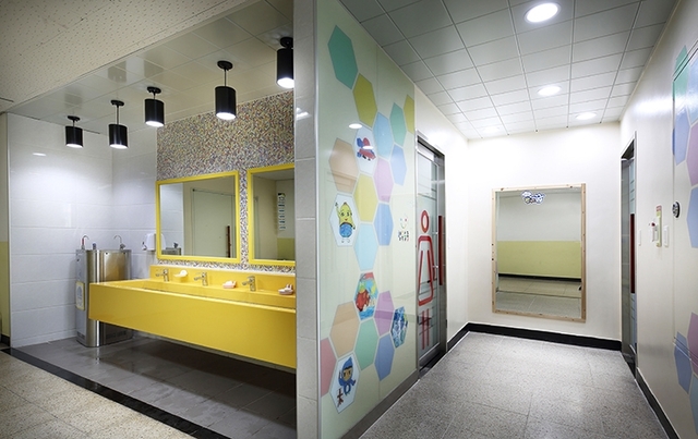 송중초등학교 화장실 (제공: 서울시)
