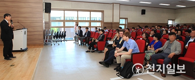 지난 15일 GNU컨벤션센터에서 ‘대학생 평화공감 토크콘서트’가 개최된 가운데 참가자들이 전문가의 발표를 듣고 있다. (제공: 경상대학교) ⓒ천지일보 2019.5.16