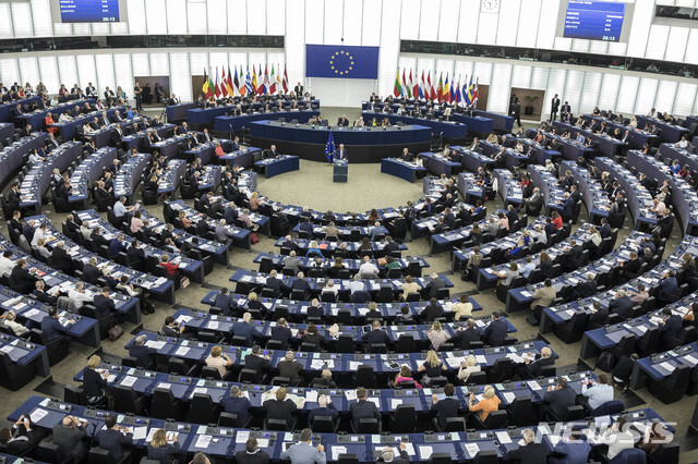 지난해 9월 EU 유럽의회 의원(MEP)들이 장클로드 융커 집행위원장의 국정연설을 듣고 있다. (출처: 뉴시스)